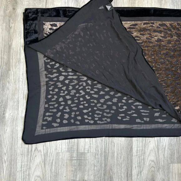 Pinto Accessory Scarf Velvet Edges Sheer Leopard Print Interior - Picture 2 of 6